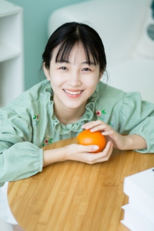 大学生精油按摩